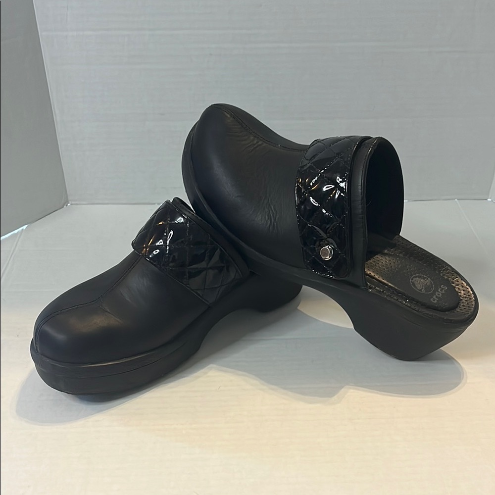 Crocs-11-black-patent leather, cobbler quilt, clog,mule,platform,slip on, shoe.
